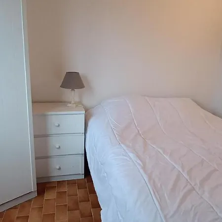 Capitelles : Appart Avec Jardin, Face A La - Piscine Dans *