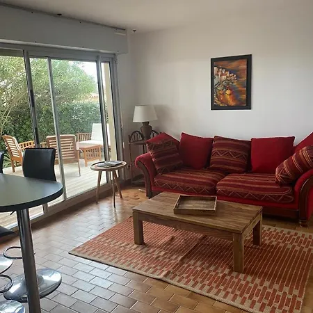 Capitelles : Appart Avec Jardin, Face A La - Piscine Dans 아파트 생시프리앙